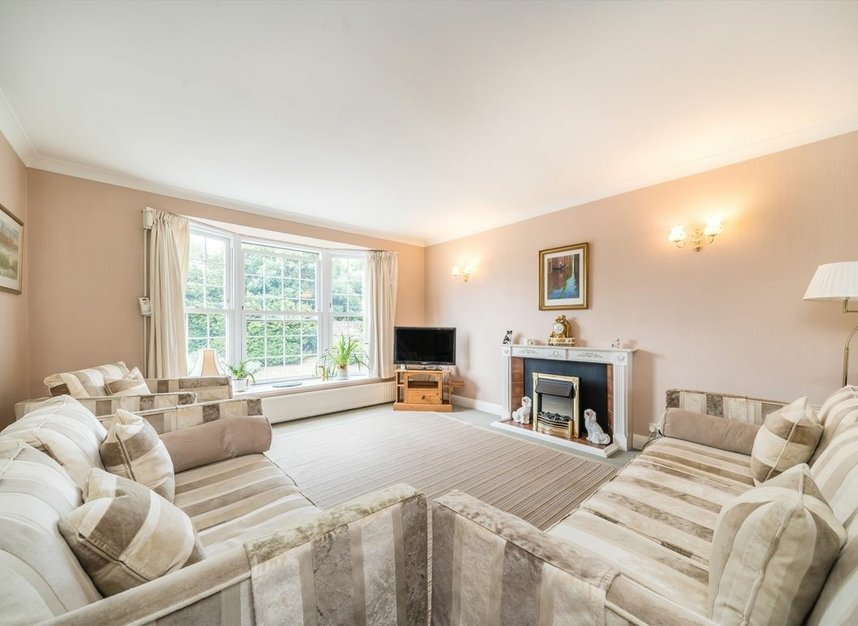 Properties sold in Hogarth Way - TW12 2EL view2