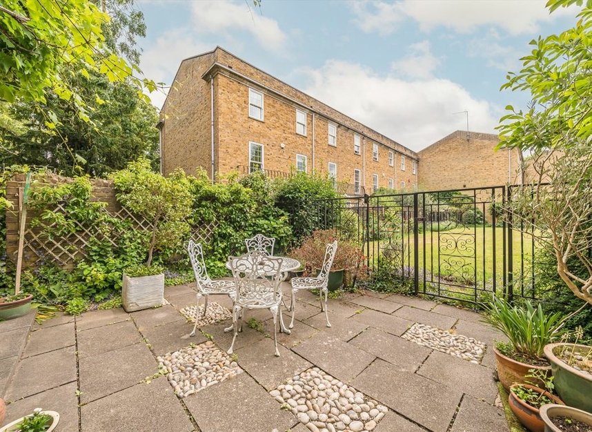 Properties sold in Hogarth Way - TW12 2EL view7