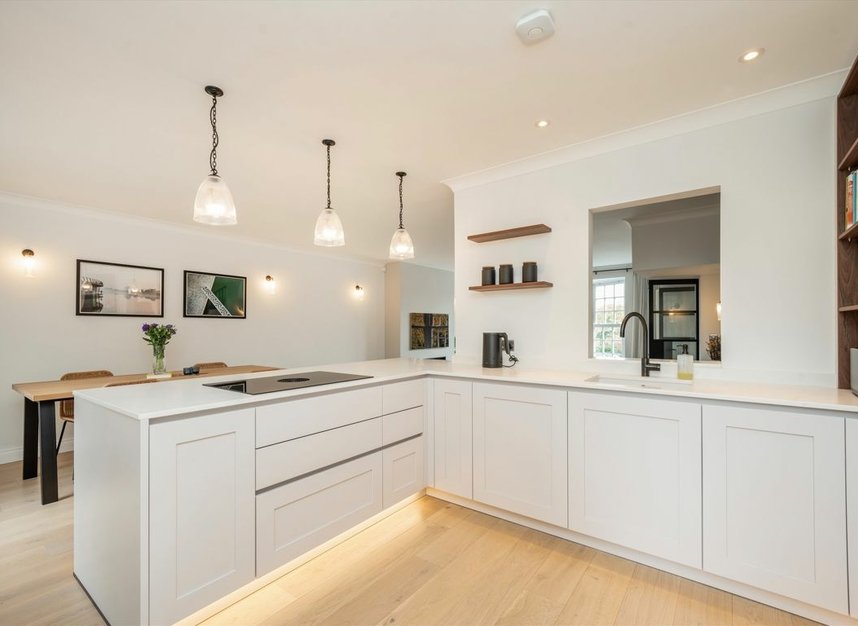 Properties for sale in Hogarth Way - TW12 2EL view5