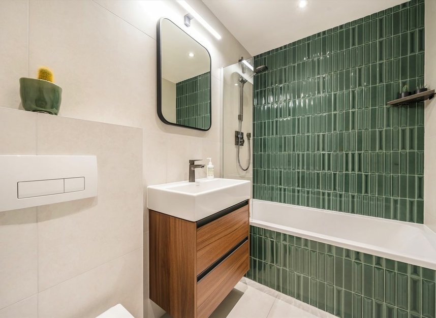 Properties for sale in Hogarth Way - TW12 2EL view10