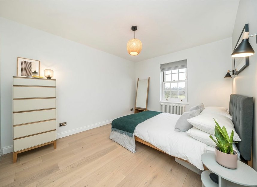 Properties for sale in Hogarth Way - TW12 2EL view9
