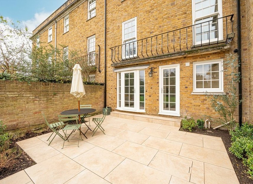 Properties for sale in Hogarth Way - TW12 2EL view11