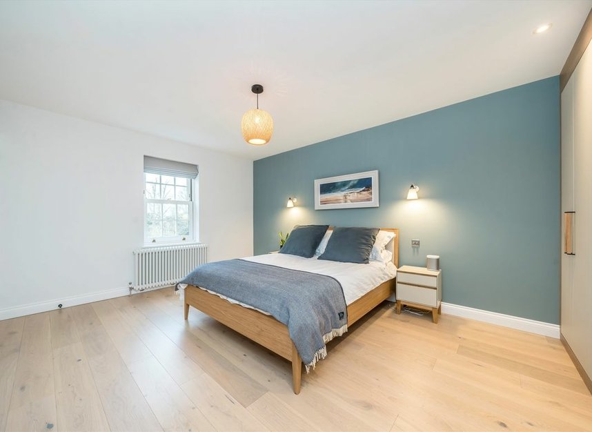 Properties for sale in Hogarth Way - TW12 2EL view6