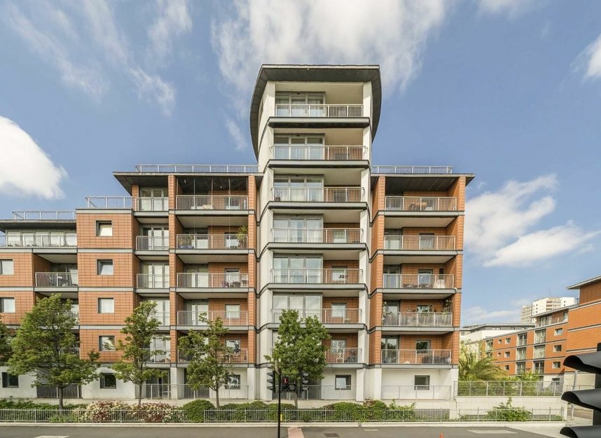 Properties sold in Holland Gardens - TW8 0BE view1
