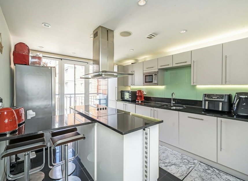 Properties sold in Holland Gardens - TW8 0BE view3