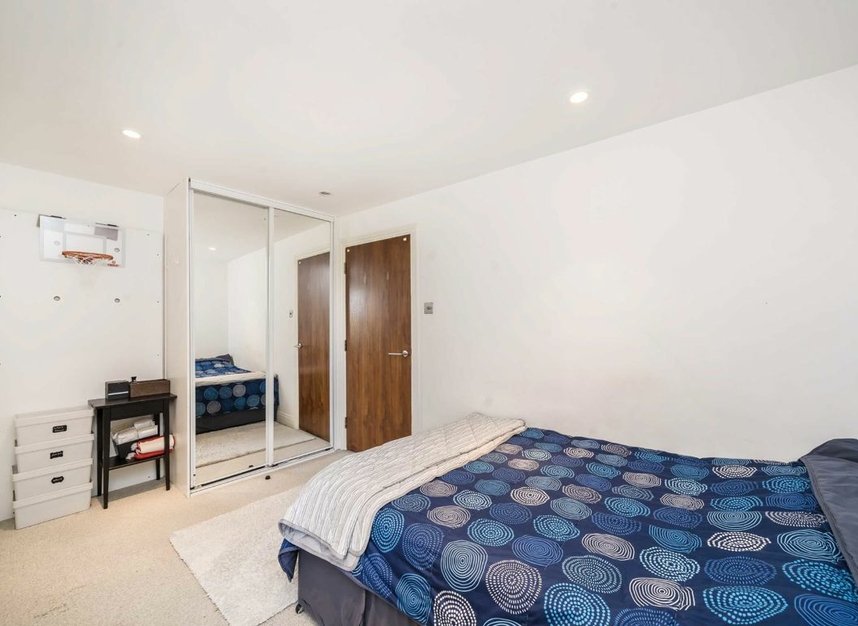 Properties sold in Holland Gardens - TW8 0BE view5