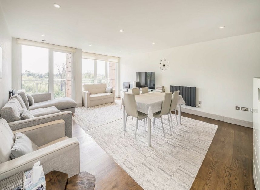 Properties sold in Holland Gardens - TW8 0BE view2
