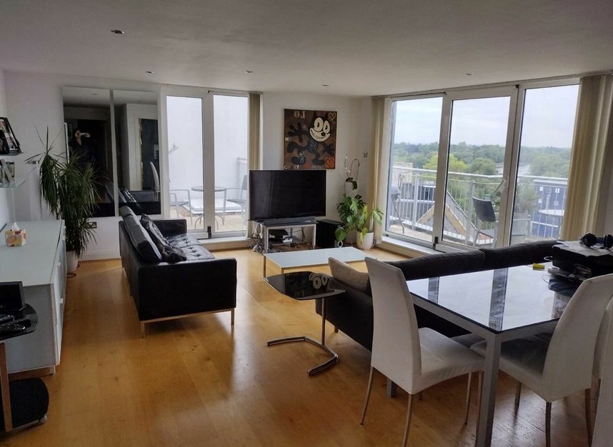 Properties for sale in Holland Gardens - TW8 0BH view2