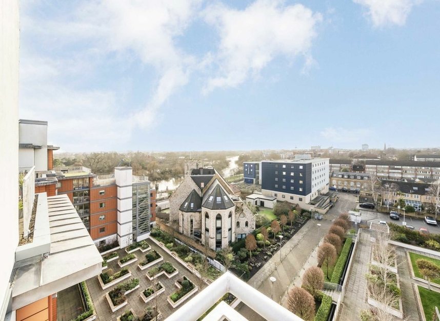 Properties for sale in Holland Gardens - TW8 0BH view1