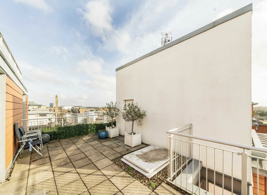 Properties for sale in Holland Gardens - TW8 0BH view6