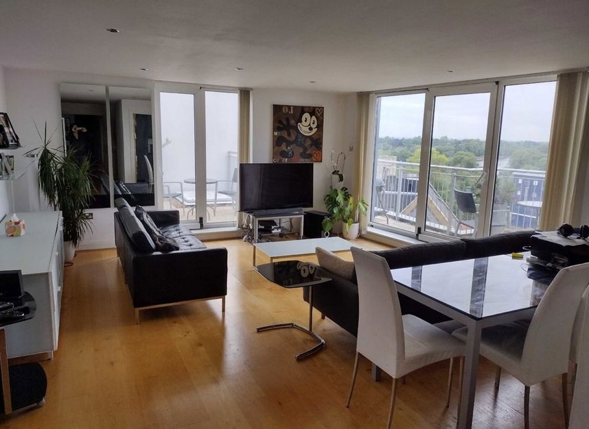 Properties for sale in Holland Gardens - TW8 0BH view2