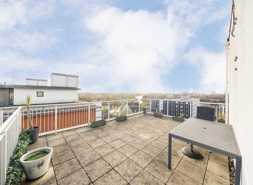 Properties for sale in Holland Gardens - TW8 0BH view5