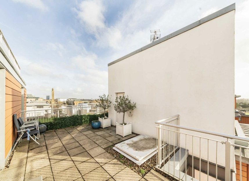 Properties for sale in Holland Gardens - TW8 0BH view6