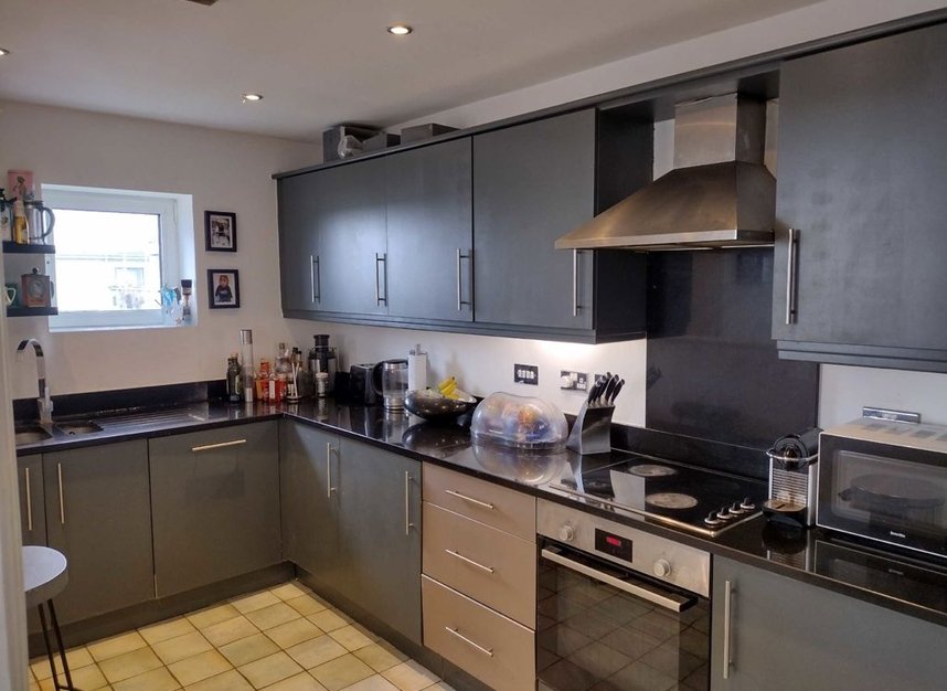 Properties for sale in Holland Gardens - TW8 0BH view3