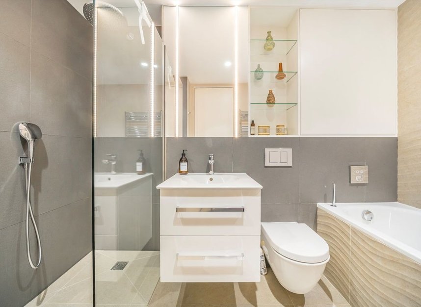 Properties for sale in Holt Close - N10 3HW view12