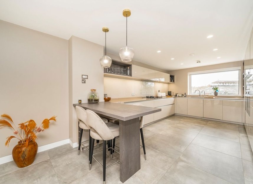 Properties for sale in Holt Close - N10 3HW view3
