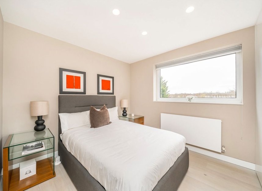 Properties for sale in Holt Close - N10 3HW view13