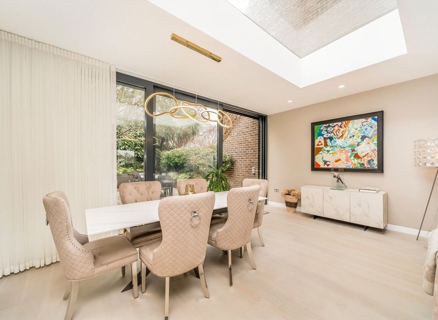 Properties for sale in Holt Close - N10 3HW view11