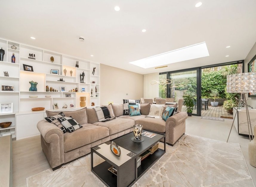 Properties for sale in Holt Close - N10 3HW view2