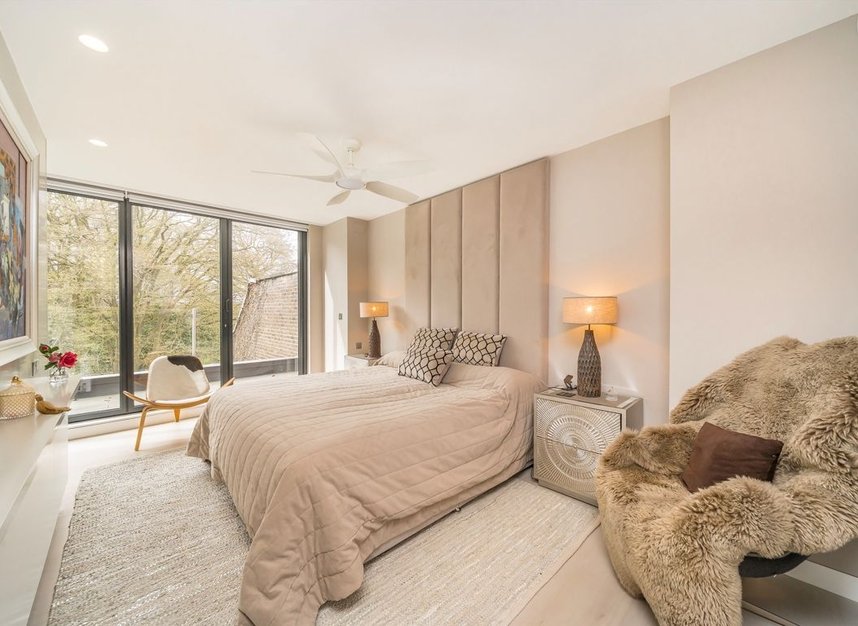 Properties for sale in Holt Close - N10 3HW view5
