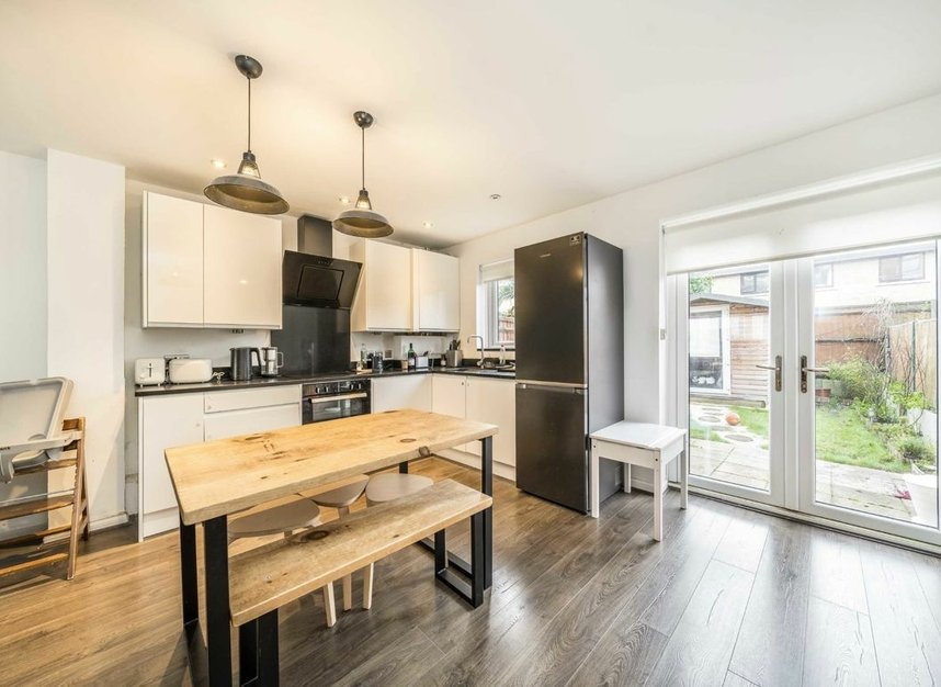 Properties sold in Holyrood Mews - E16 1TJ view5