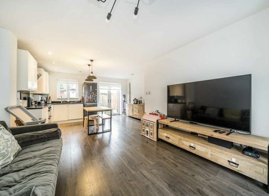 Properties sold in Holyrood Mews - E16 1TJ view2