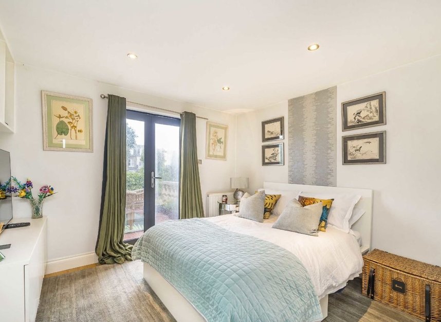 Properties for sale in Homefield Road - W4 2LN view11