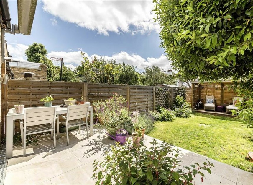Properties for sale in Honeybrook Road - SW12 0DL view3