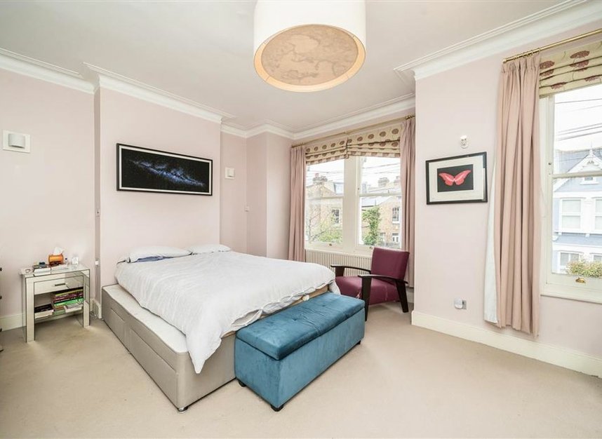 Properties for sale in Honeybrook Road - SW12 0DL view6