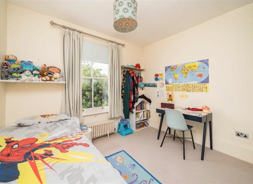 Properties for sale in Honeybrook Road - SW12 0DL view8