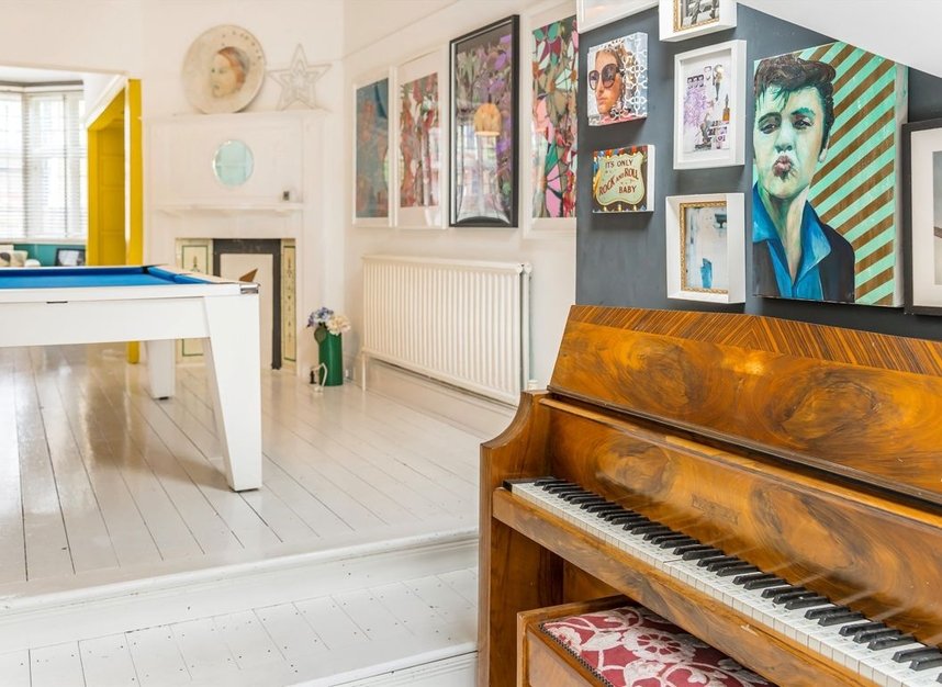 Properties for sale in Hornsey Lane - N6 5LU view14