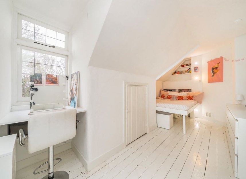 Properties for sale in Hornsey Lane - N6 5LU view13