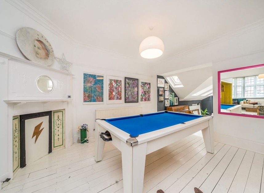 Properties for sale in Hornsey Lane - N6 5LU view7