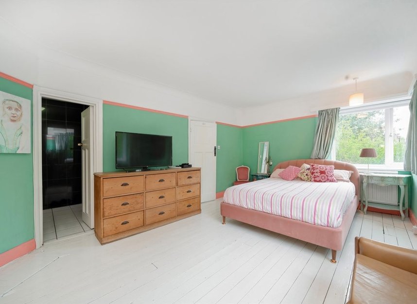 Properties for sale in Hornsey Lane - N6 5LU view11