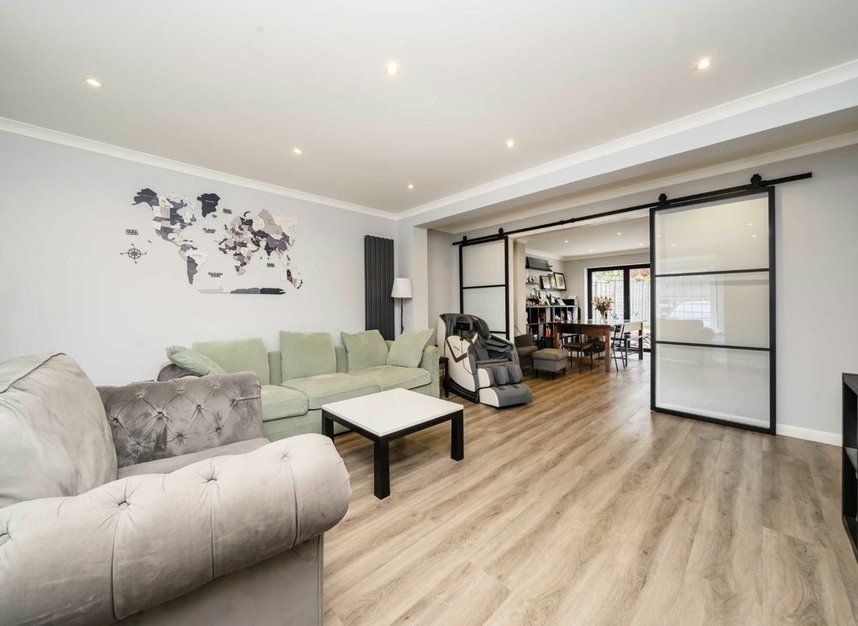 Properties for sale in Howard Close - W3 0JY view2