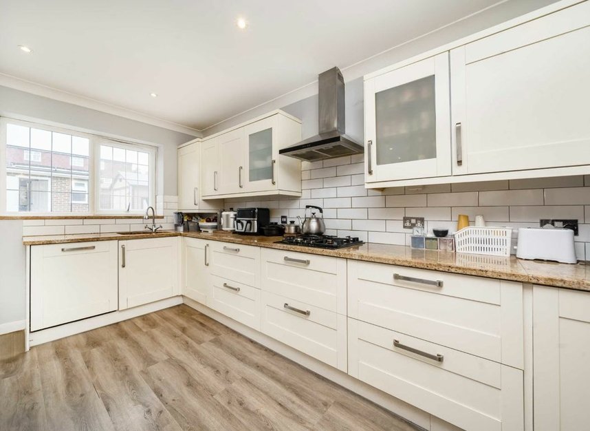 Properties for sale in Howard Close - W3 0JY view4