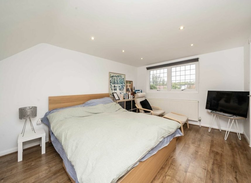 Properties for sale in Howard Close - W3 0JY view5