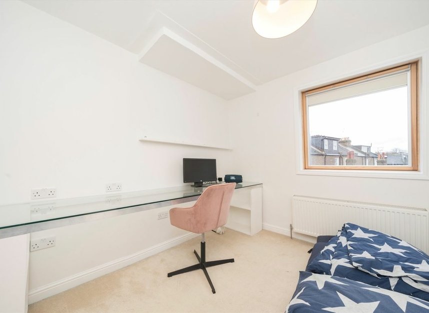 Properties for sale in Huddleston Road - N7 0EG view3
