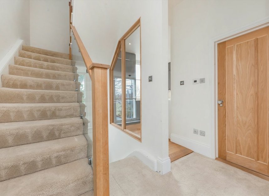 Properties for sale in Huddleston Road - N7 0EG view6