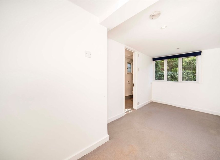 Properties for sale in Hugo Road - N19 5EU view10