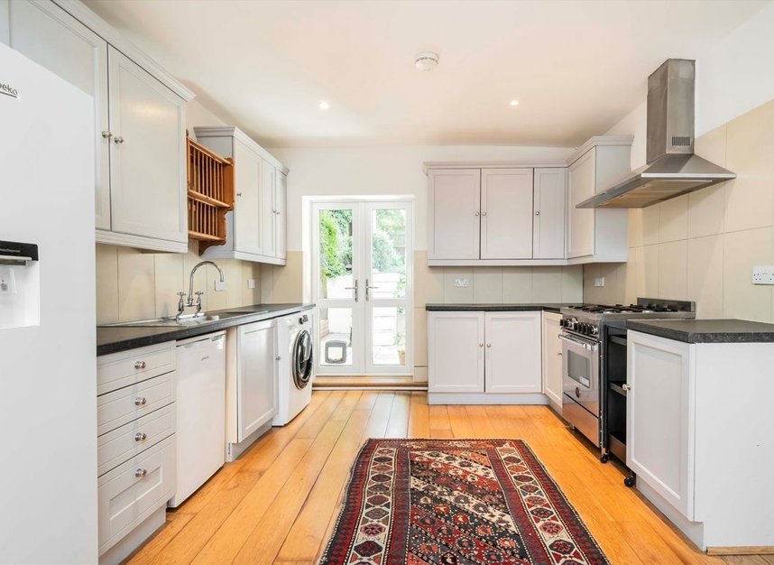 Properties for sale in Hugo Road - N19 5EU view4