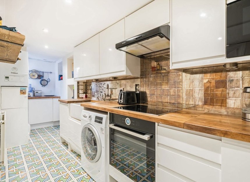 Properties for sale in Ickburgh Road - E5 8AD view5