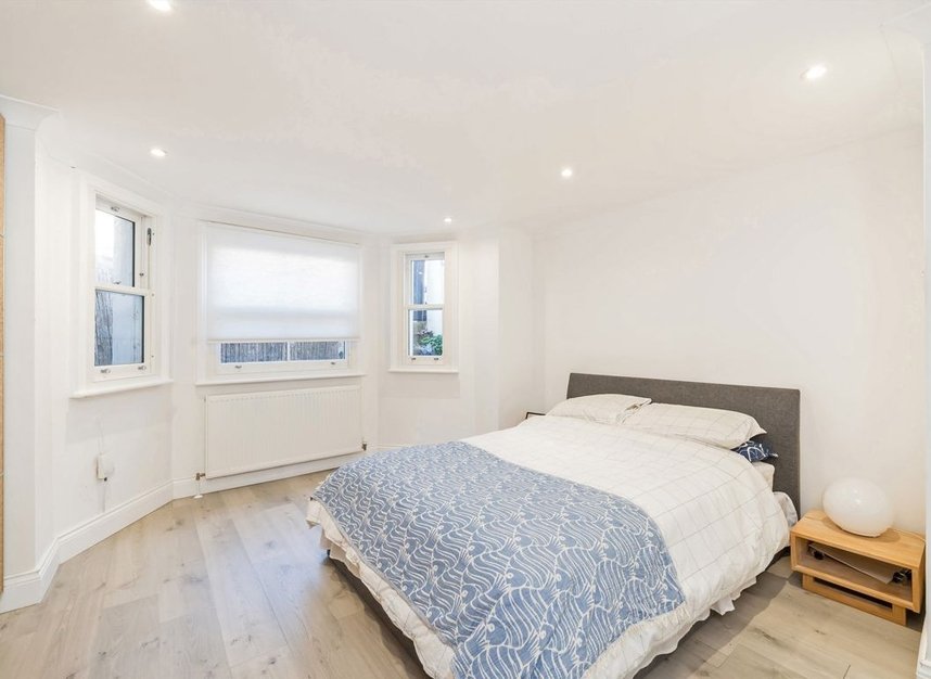 Properties for sale in Ickburgh Road - E5 8AD view6