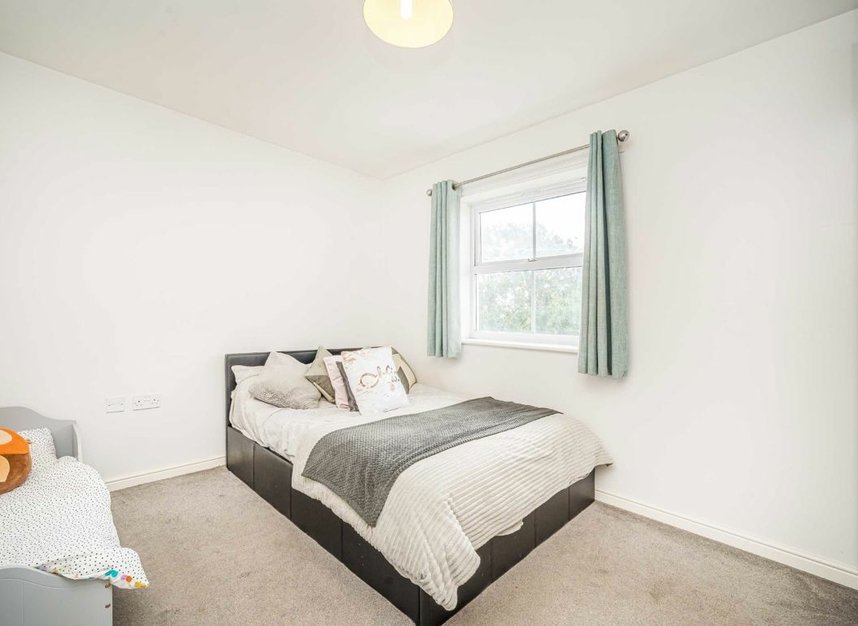 Properties for sale in International Way - TW16 7HP view4