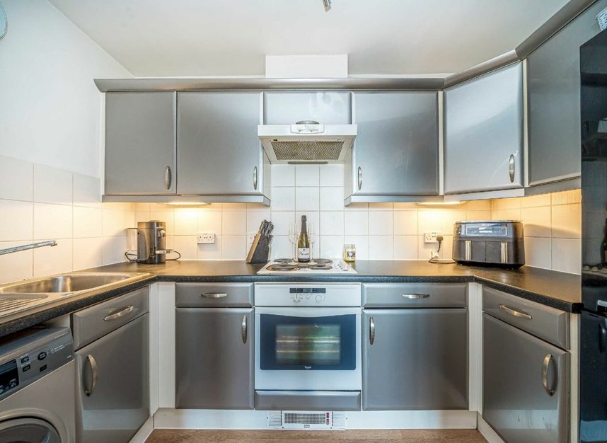 Properties for sale in International Way - TW16 7HP view3