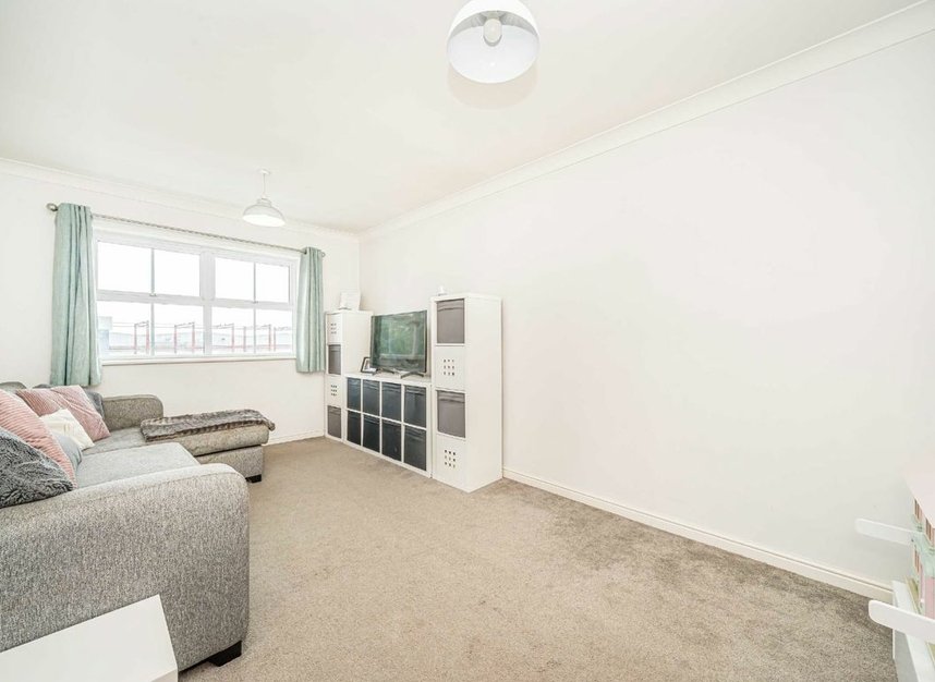 Properties for sale in International Way - TW16 7HP view2