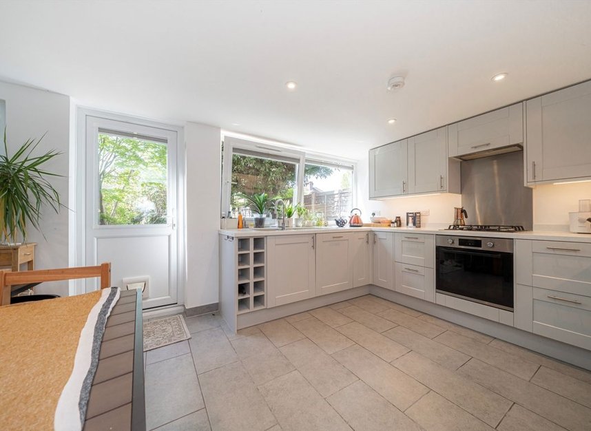 Properties for sale in Jillian Close - TW12 2NX view3