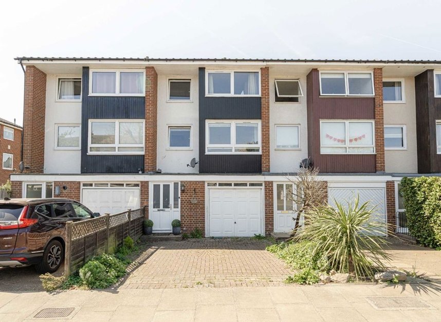 Properties for sale in Jillian Close - TW12 2NX view1