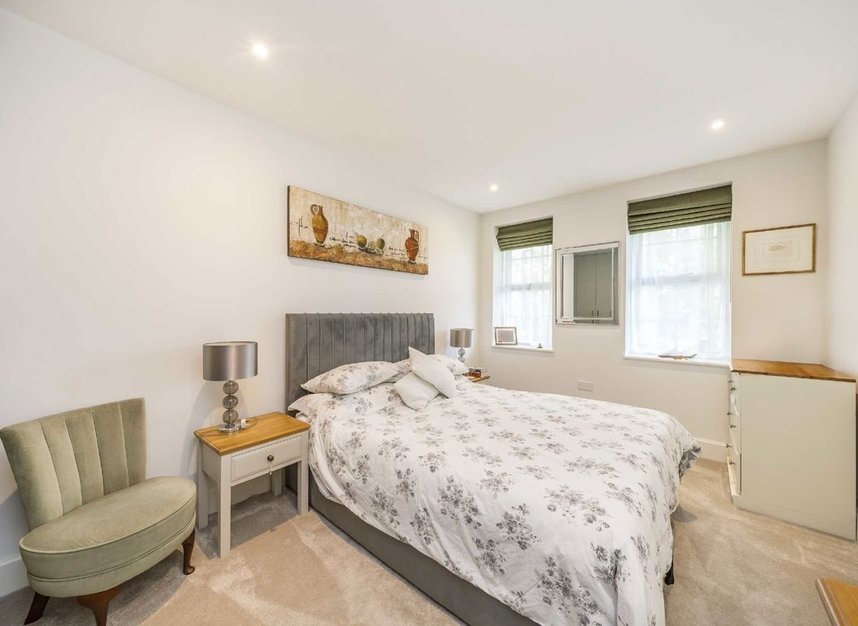 Properties for sale in Jubilee Gardens - KT13 9JN view6
