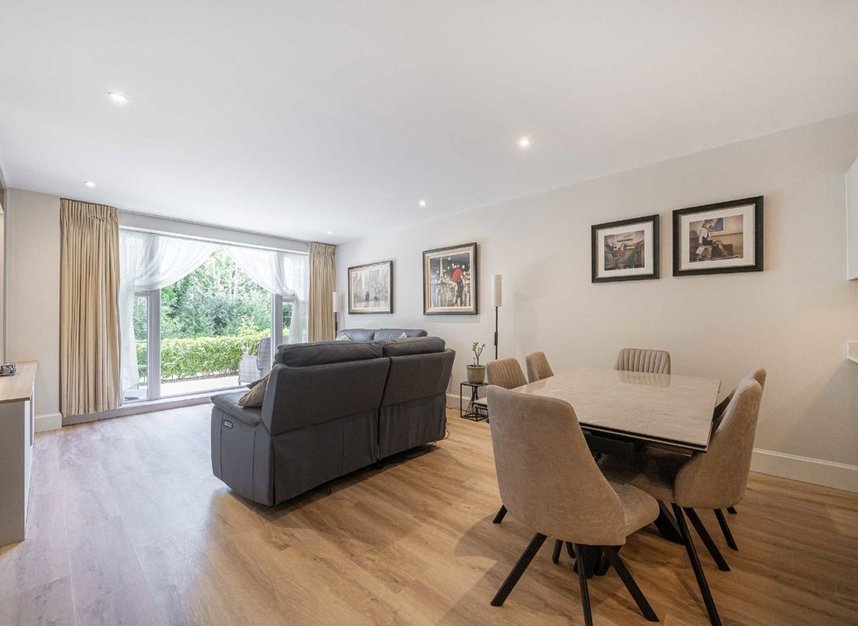 Properties for sale in Jubilee Gardens - KT13 9JN view3